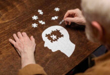 DANGER–POPULAR Sugar Substitute DESTROYS Brain Cells Elderly person completing head-shaped jigsaw puzzle.
