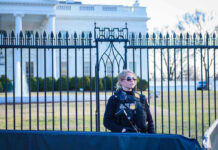 NEW Assassination Attempt SHOCKS White House Secret Service agent stands guard outside the White House.