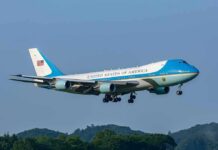 Air Force One Boeing 747 on approach