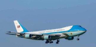 Air Force One Boeing 747 on approach