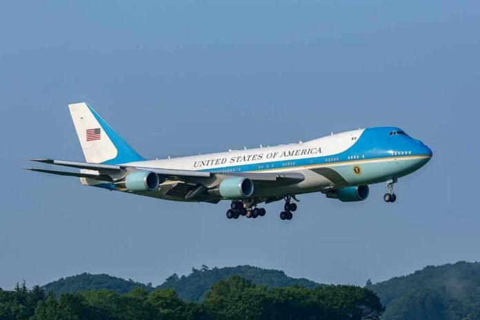 Air Force One Boeing 747 on approach