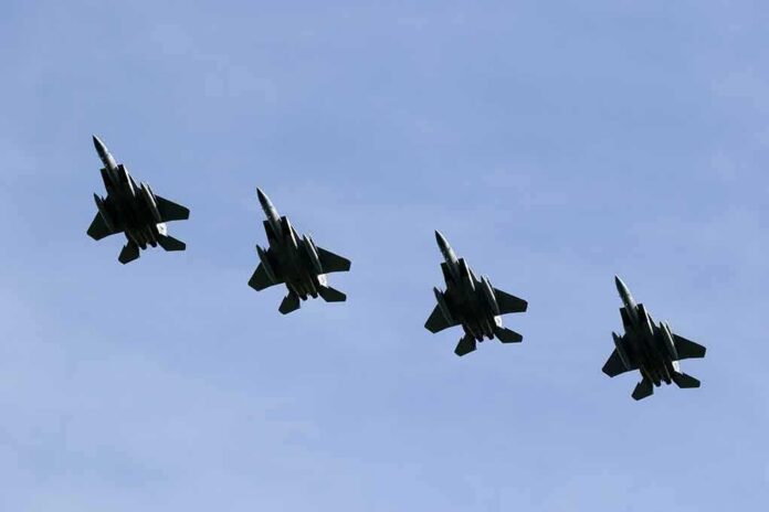 shutterstock_2291696843 Four fighter jets flying in formation against a clear sky
